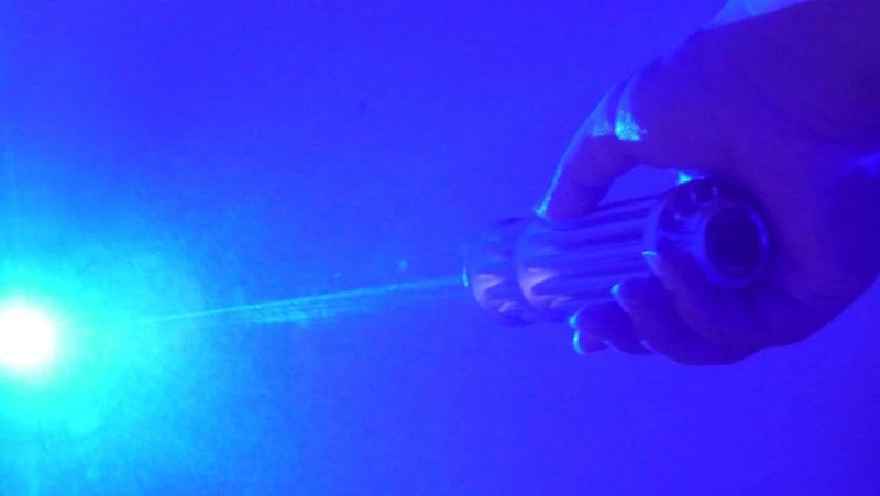Mais Poderoso Azul Ponteiro Laser Caneta Forte Foco Feixe Isqueiro Lanterna Queimar Madeira Seca Caça 450nm Luz 5 Cheap Lasers