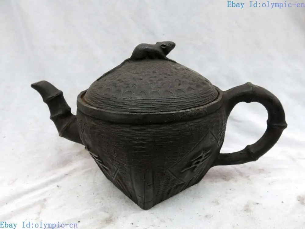 

China old iron carved beautiful mouse barn Iron pot Teapot sculpture statue