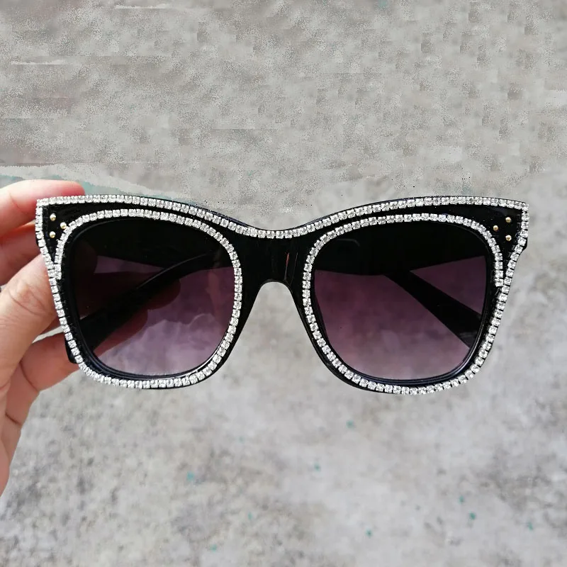 

2019 Vintage Square Cat Eye Sunglasses Crystal Women Oversized Gradient Black Rhinestone Sun glasses Female Luxury UV400 Party