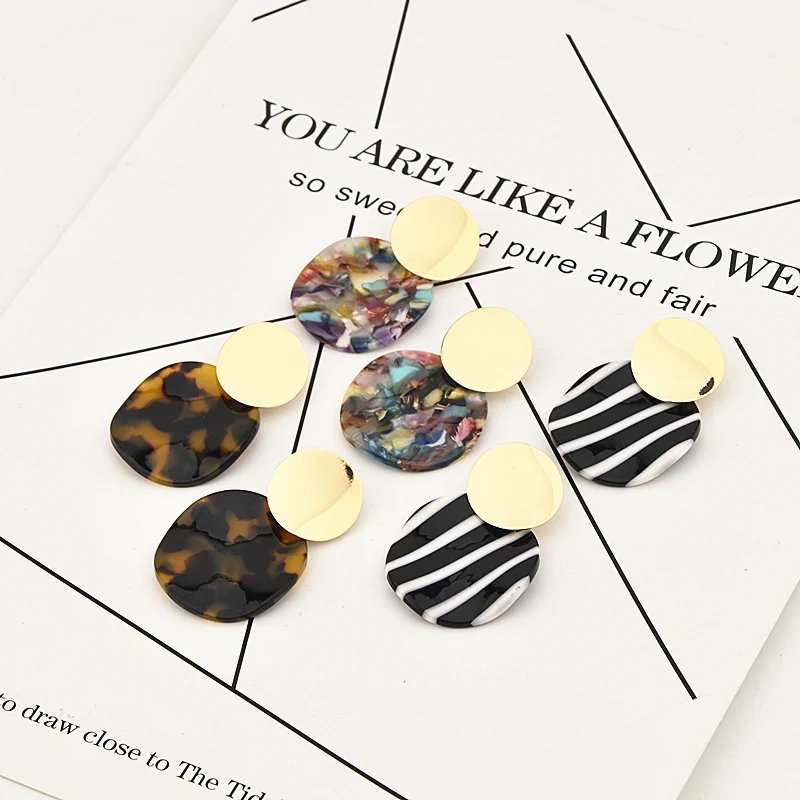 

Hot Metal Round Earrings Black White Acetic Acid Dangle Drop Earrings For Women Resin Earings Fashion Jewelry Oorbellen Brincos