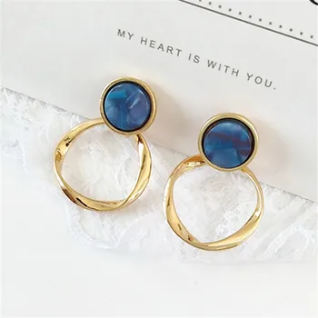 

2019 Fashion twist resin Earrings exquisite girls Retro metal earrings for women Circular geometric gold stud earrings wholesale
