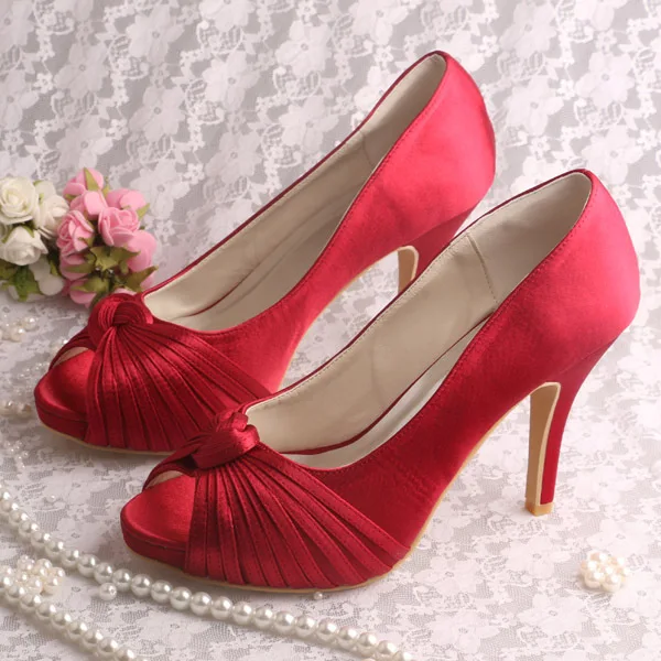 D'orsay туфли. туфли вечерние женские. красные badgley mischka туфли. керри в маноло бланик. атласные туфли.