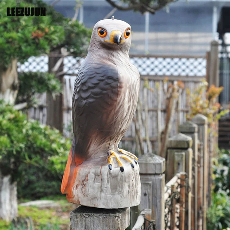 Lifelike hawk decoy scares away birds scarecrow garden decoration