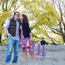 Фиолетовым письмо сохранить дату знак для участия опора- большой дата войти в собственные цвета и Glitte