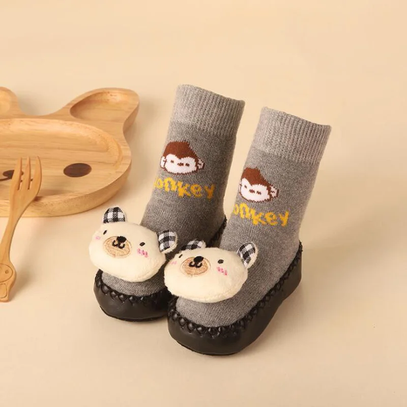 Новые модные стерео куклы детские носки для малышей мягкая подошва удобные нескользящие детские носки - Цвет: Grey bear