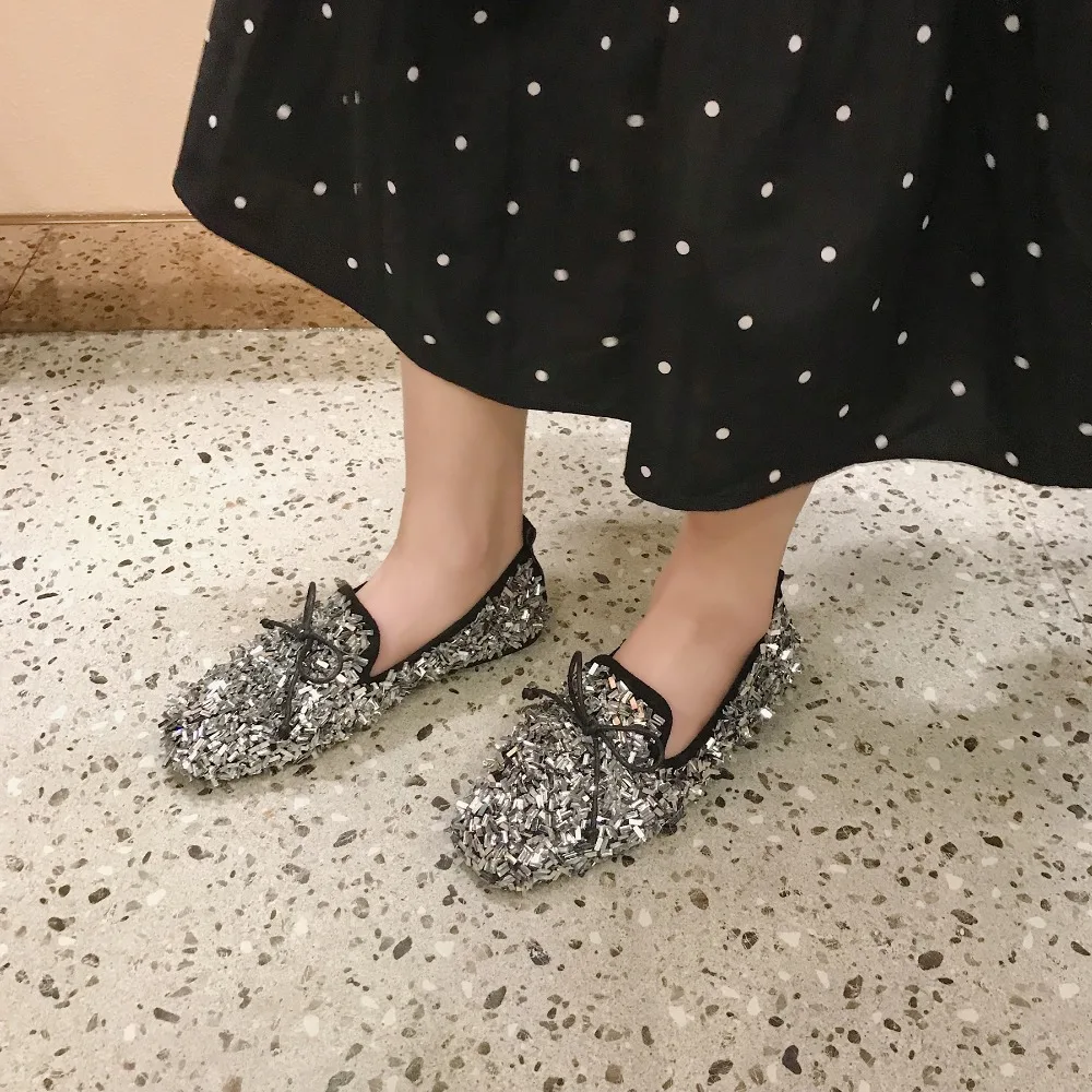 

Korean version of the wild bow square head sequined single shoes female flat bottom shallow mouth fairy wind gentle women shoe