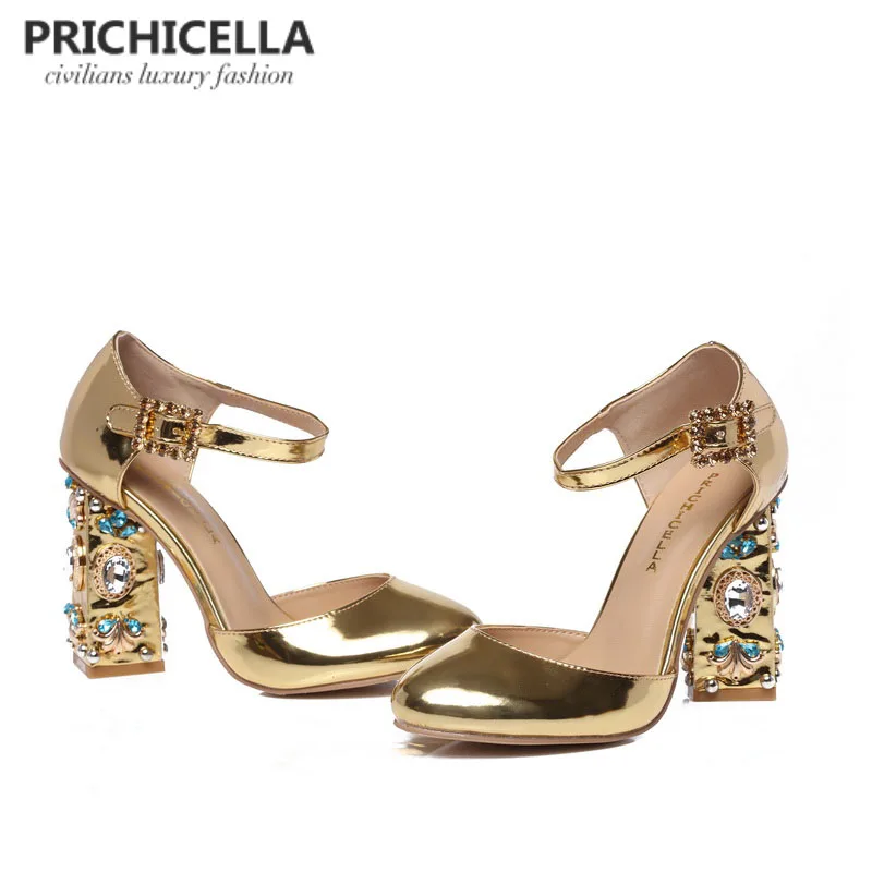 Уникальные женские золотистые кожаные сандалии PRICHICELLA Украшенные стразами на