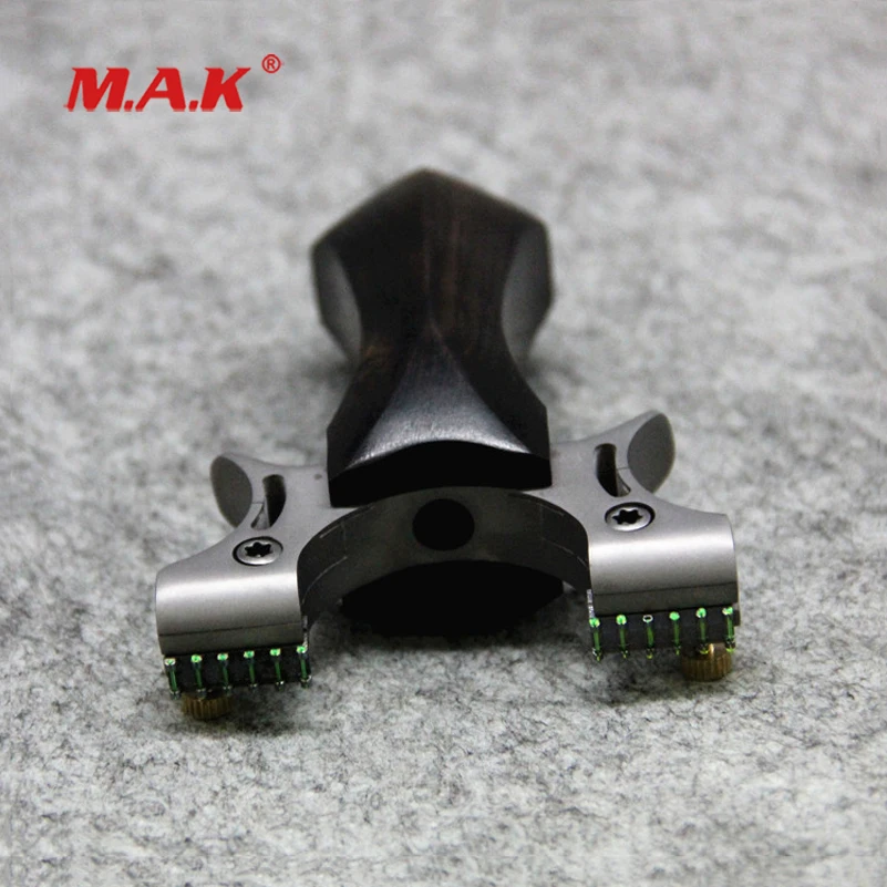 

New Slingshot in Titanium Alloy with Optical Fiber Sight for Outdoor Archery Shooting Hunting Activity