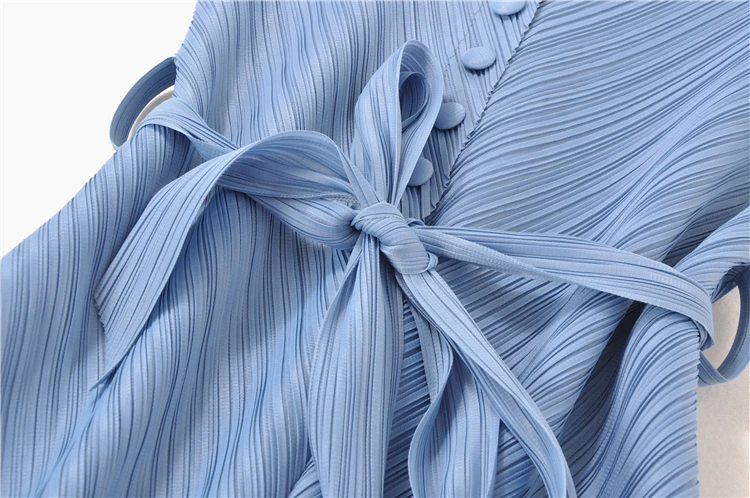 Лидер продаж, Miyake fold, однотонное платье с v-образным вырезом на пуговицах, на шнуровке, большое ТРАПЕЦИЕВИДНОЕ ПЛАТЬЕ доступно