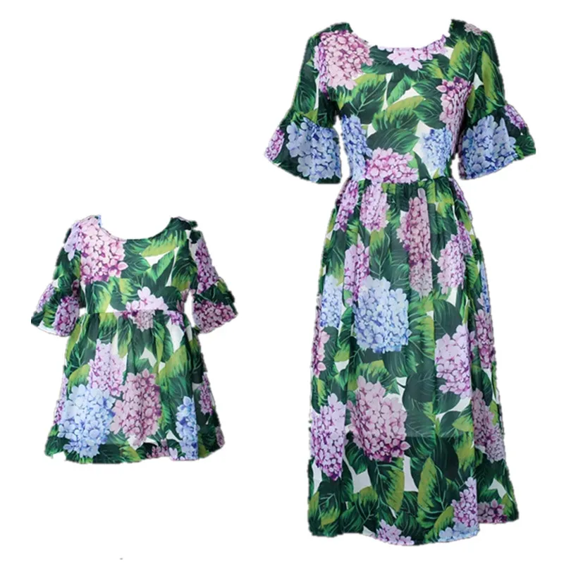 Модные платья «Мама и я»; Пляжные Платья с цветочным принтом для мамы и дочки; Aiqingsha; коллекция года; Летние одинаковые комплекты для семьи; семейный образ