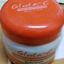 Gluta C интенсивный белоснежный отбеливающий скраб для тела с ферментом папайи глутатион 120 г