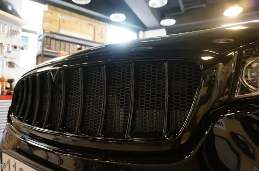 Высокое качество ABS краски автомобиля переднего бампера Гонки Грили решетка Вокруг Накладка для KIA Sorento