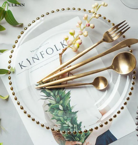 

Glass plated gold pearl cake trays Banquet gourmet dishes Pasta plate dishes Continental simple and generous