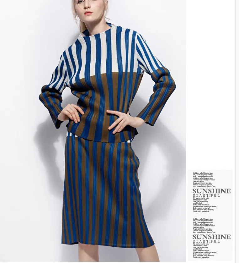 Miyake fold, модные футболки с длинным рукавом и вырезом+ полосатые юбки из двух предметов