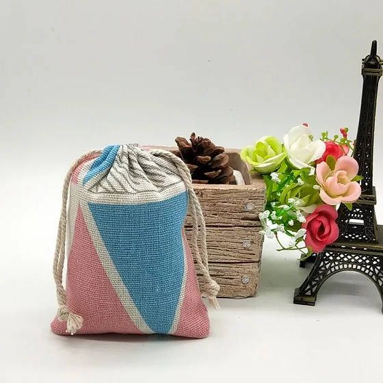 10pcs/lot Cute Linen Drawable Cotton Bags 9x12cm Handmade Travel Packaging Pouches Dry Small Cloth Jewelry Cotton Bags for Party - Цвет: pink blue triangle