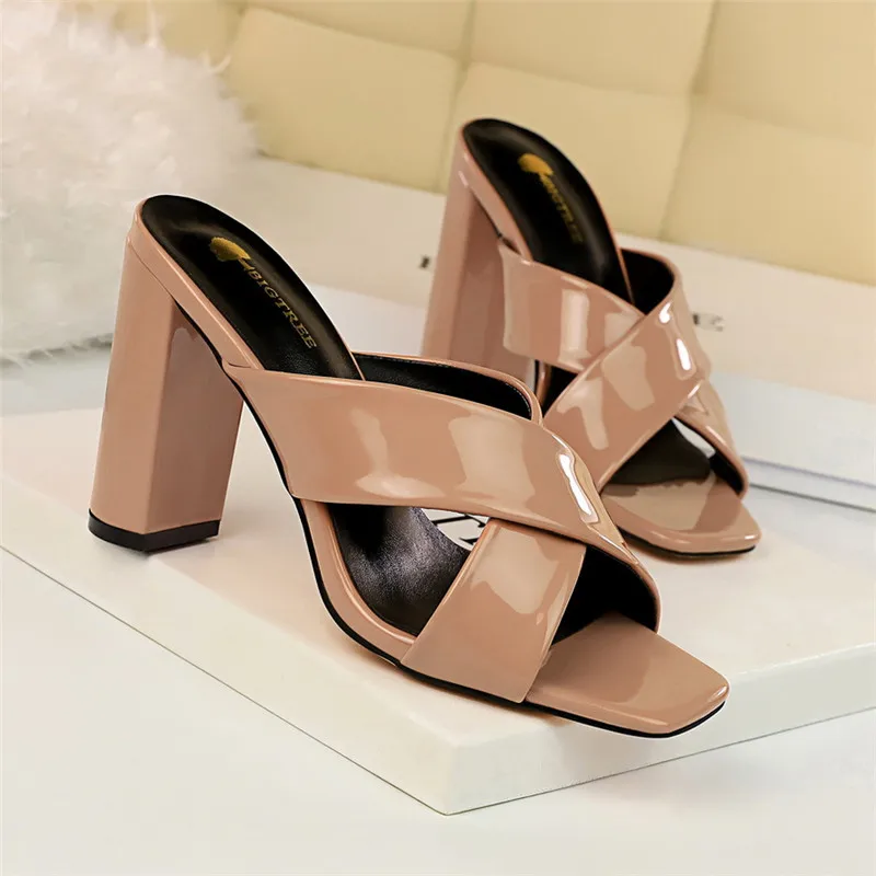 

2019 New Cut-Outs Retro Metal Female Rome Slipper Platform Outdoor Solid PU Women's Square Heels Fashion Slippers Open Toe