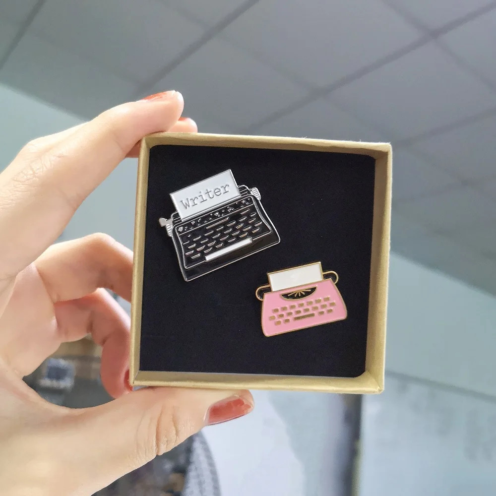 Typewriter Enamel Pin Badge Vintage Creative Black Pink Writer Lapel pin For Secretary Office worker Bag Clothes Brooch Jewelry