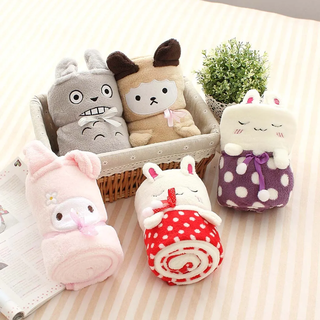 Cute Cartoon Coral Fleece Air Conditioning Blanket Nap Blanket Car