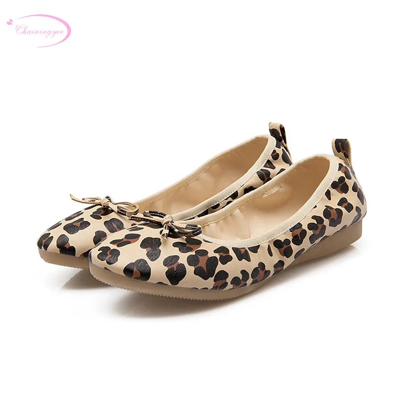 

Chainingyee street style comfortable round toe soft travel rollable shoes leopard slip-on white yellow flat heel women's shoes