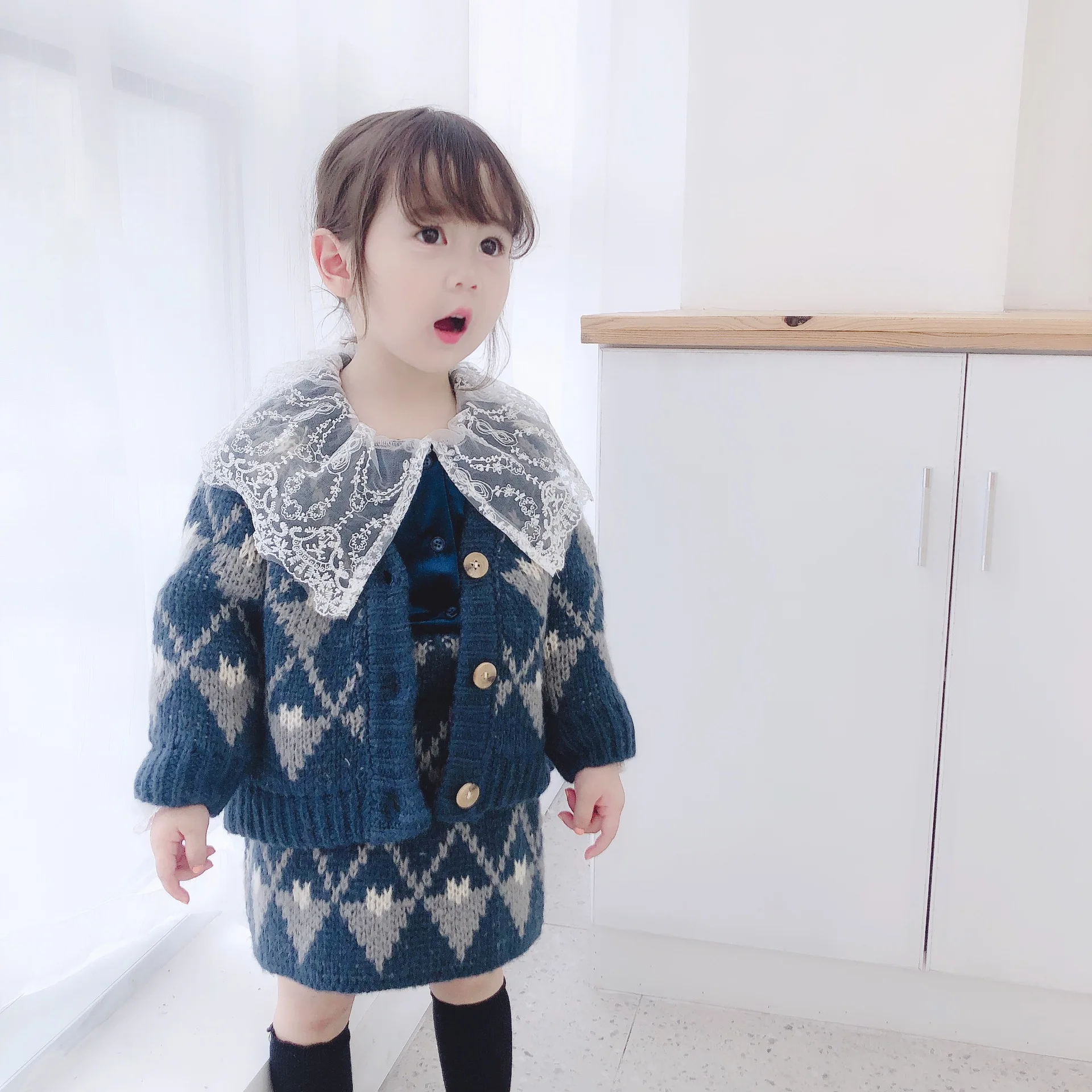 

Autumn Winter fashion plaid sweater and woolen yarn knitted skirt 2pcs suits for girls fashion cardigan clothes sets