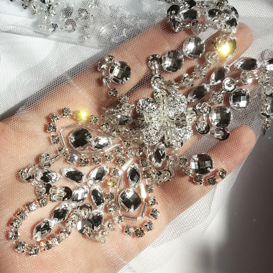 Applique da cucire con strass e perline, fatta a mano, ideale come decorazione per abiti, borse e accessori G