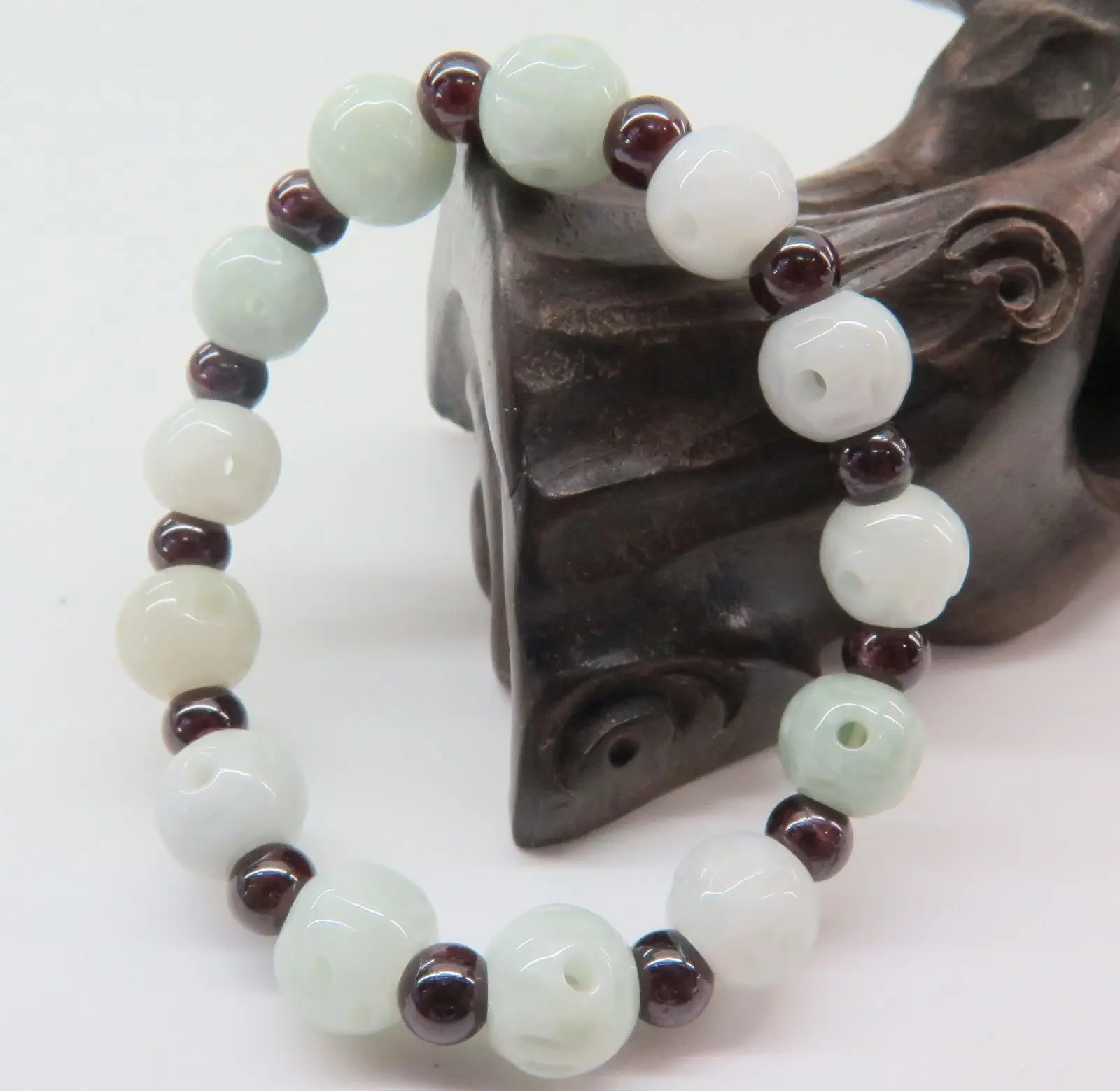 

Natural Grade A Jade (jadeite) 10mm Round Carved Bead Lucky Bracelet