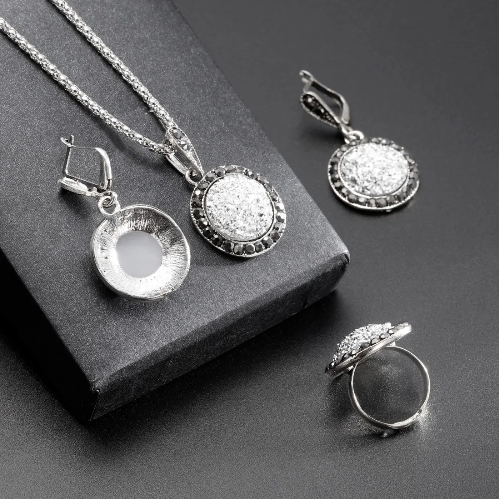 amazing price Vintage Gem Jewelry Set Fashion Women Jewelry Set Antique Silver Broken Stone Round Stone Pendant Necklace Sets