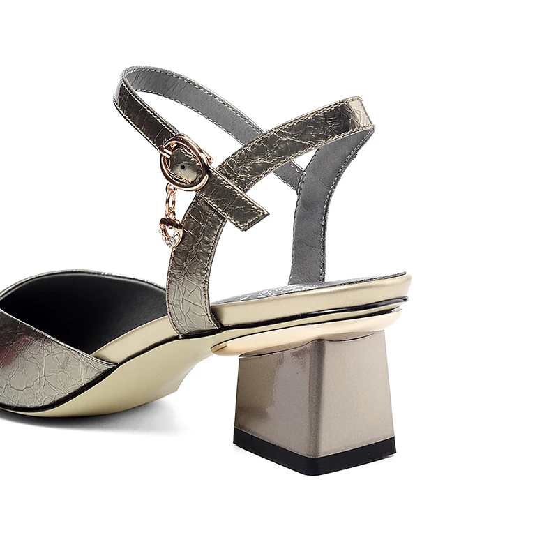 ISNOM/Летние босоножки; женские босоножки на высоком каблуке с тиснением; Женская обувь в необычном стиле; Новинка года; женская обувь из коровьей кожи с квадратным носком