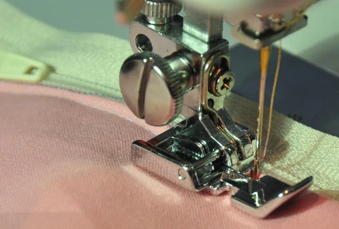 Топ Продвижение Мода швейных машин с кнопки на 2 Way лапку для бытовых швейных машина