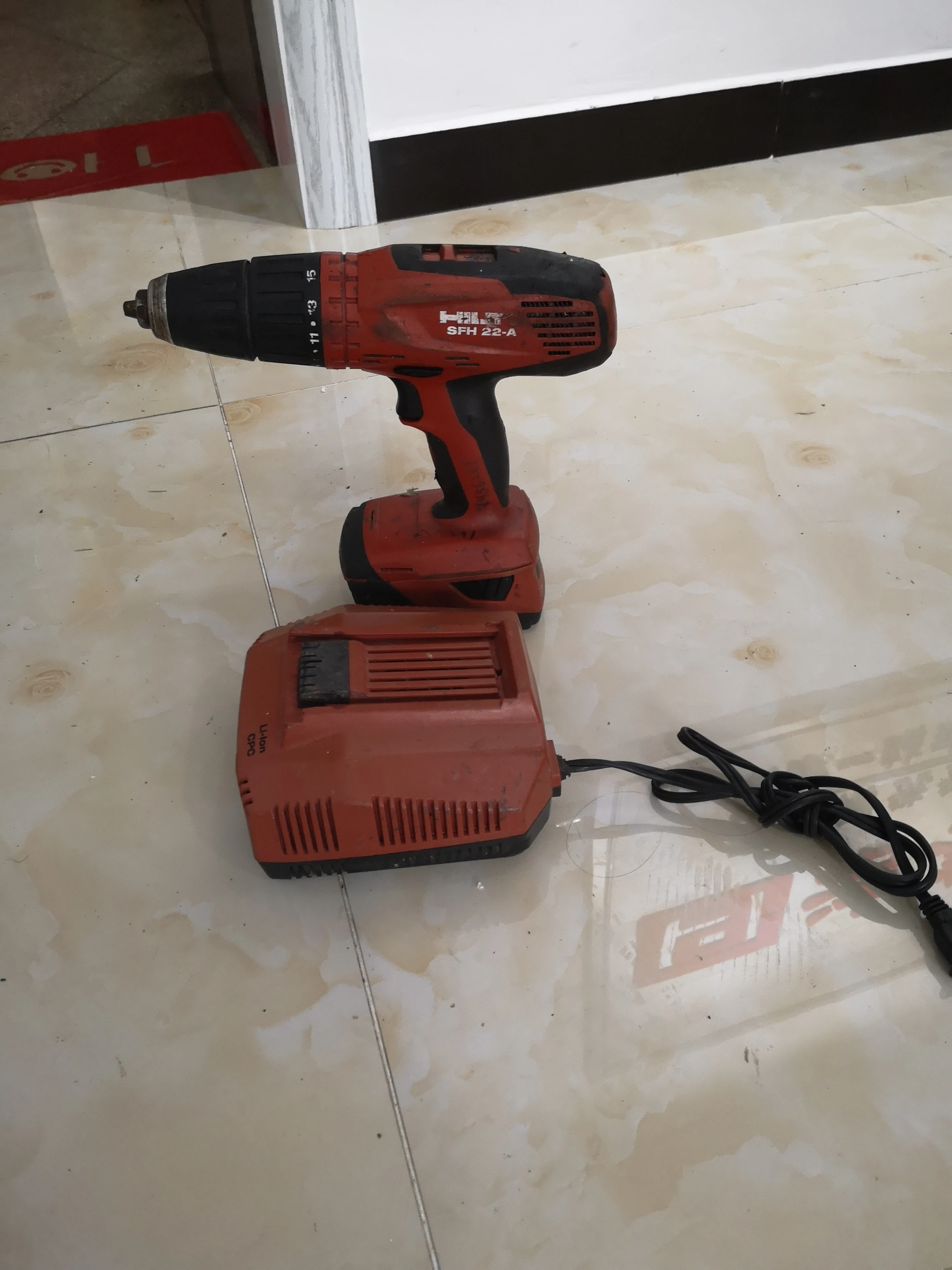HILTI 21 6 v литиевая дрель ударная электрическая аккумулятор зарядное устройство.