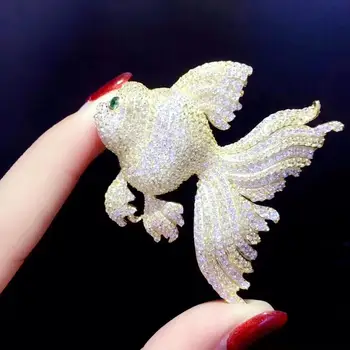 

Qi Xuan_Smart Goldfish Brooch S925 Silver Plated White Gold Red Zircon Sweater Coat Pin Elegant Factory Direct