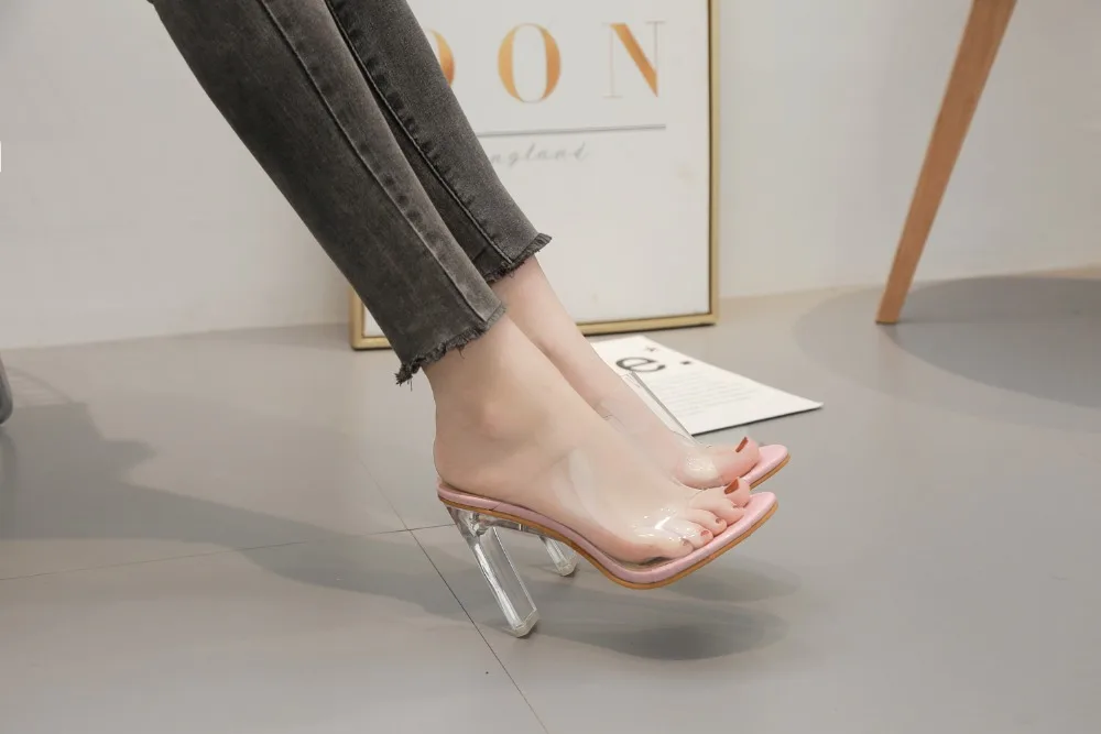 899A7595