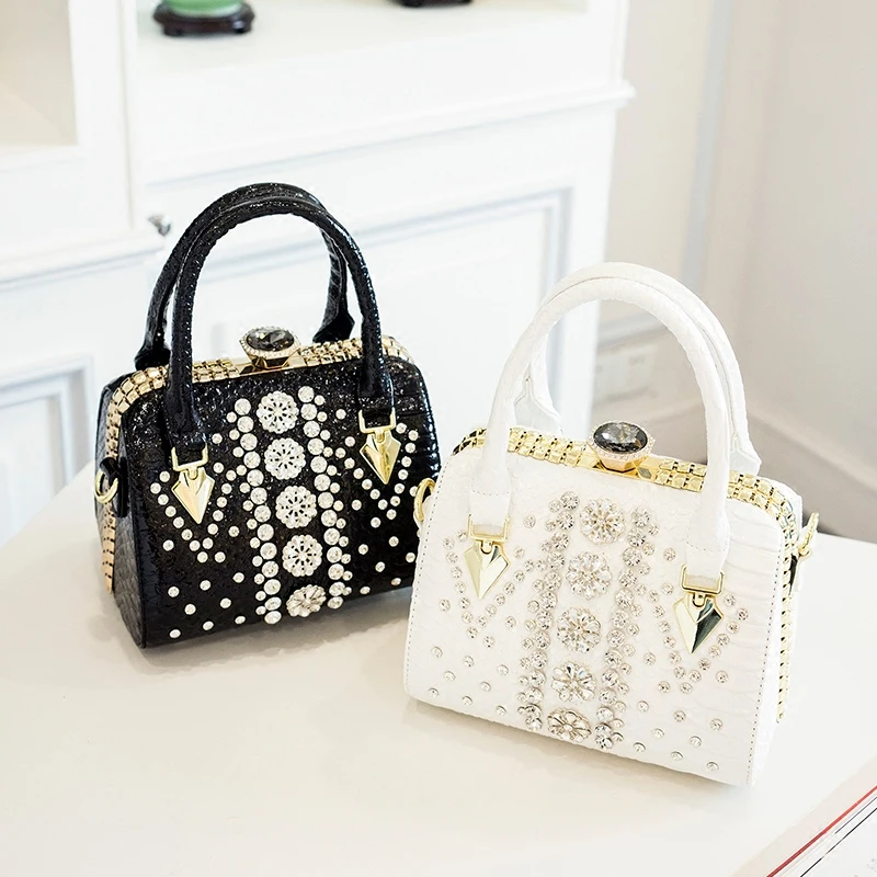 

2017 new Korean female diamond bag diamond drill with Shoulder Messenger Bag portable diamond snake tide lock