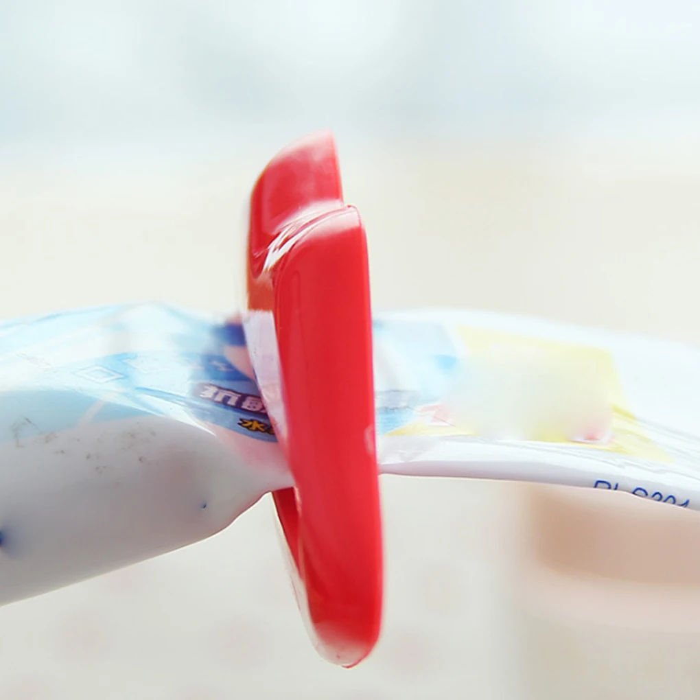 

High Quality Random Color Lip Shape Toothpaste Tube Face Wash Cleaning Foam Cream Roller Squeezer Dispenser ABS Clip