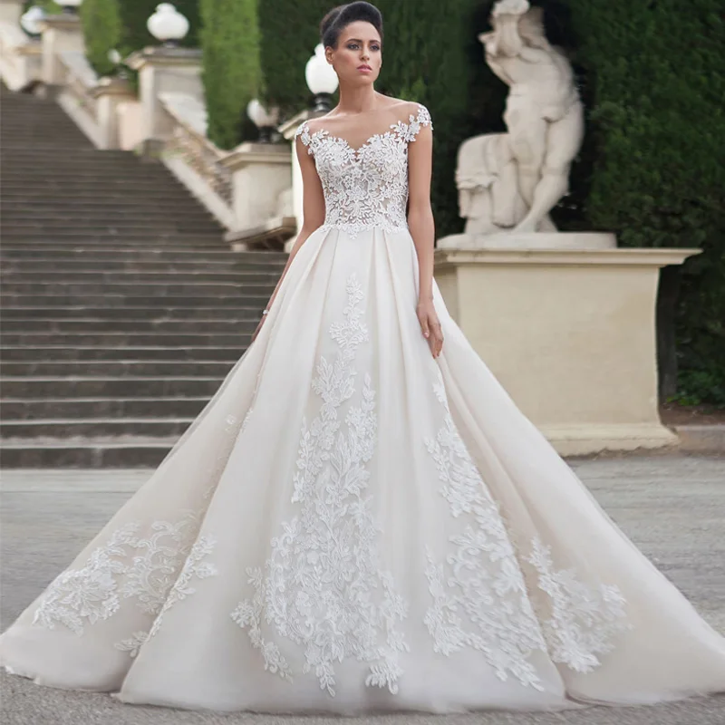 

Cutom Made Sleeveless Bridal Ball Gown Elegant Court Train Lace Appliques Tulle Illusion Cap Strapless Wedding Gown