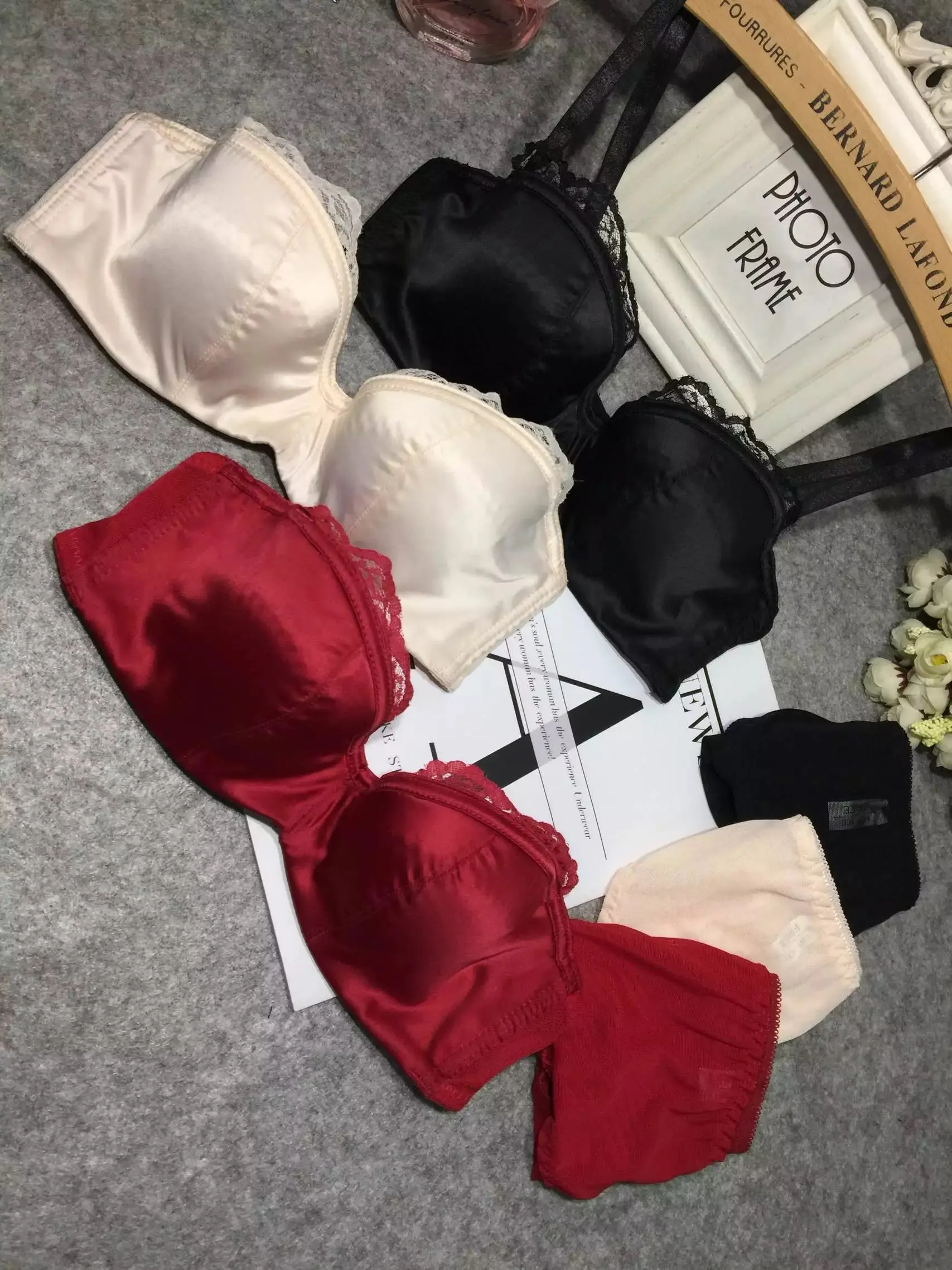 New Japanese 1/2 half cup thin type of light coated cotton breasted sexy women underwear bra set beige red black 3 colors 4