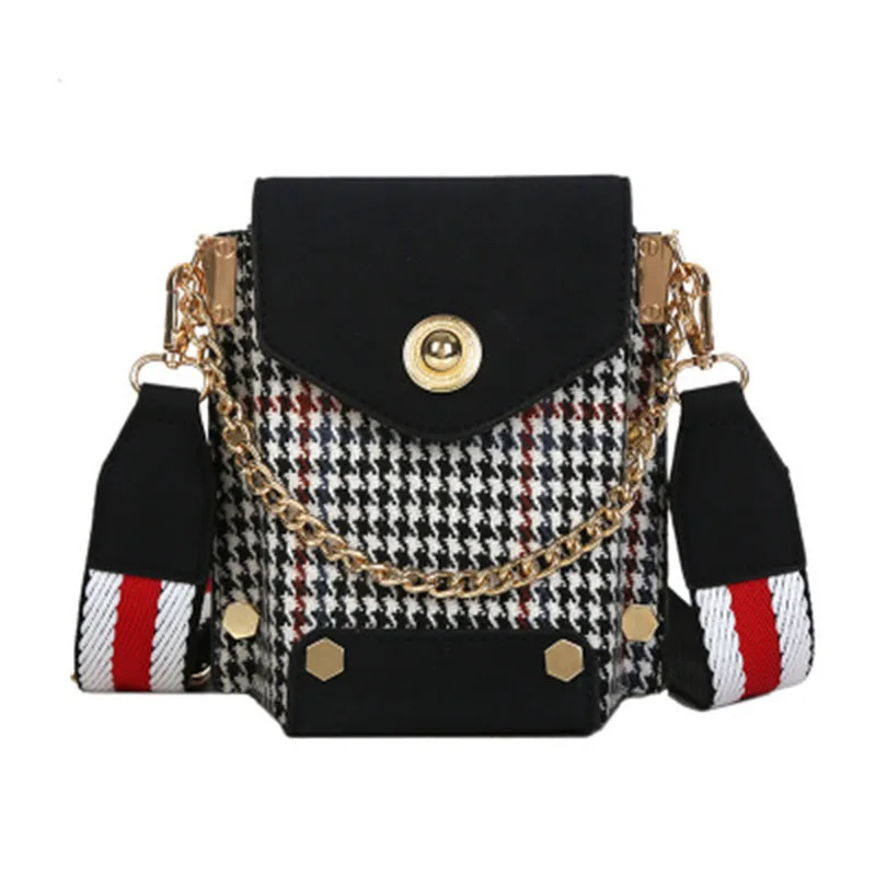 

2019 new matte one shoulder diagonal female bag texture lock wide shoulder strap chain retro simple small square bag