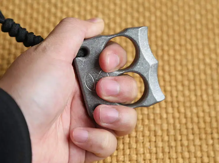 

NONGD EDC Titanium Alloy Two Holes Tools KeychainTitanium Multi Tools