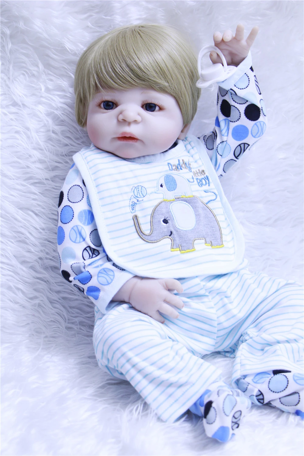 bebê reborn menino falso