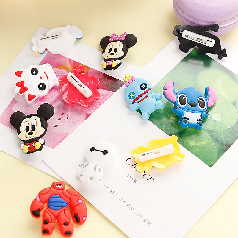 

Creative Cartoon Cute Stitch Winnie Pooh Bear baymax Kawaii Olaf Mickey Mouse Party Decor Souvenir Kids Brooch Pins Badges