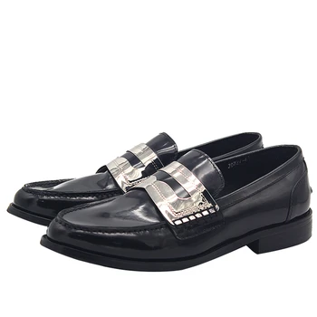 

2019 new chaussure homme loafers metal mask small round head shallow mouth set foot leather gentleman men's shoes