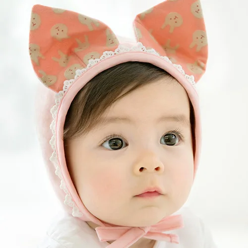 Новое прибытие Очаровательная для маленьких девочек шляпа шапки кроличьи уши Дизайн Infant Bebe кружевные шапки Дети Хлопковый чепчик шапочка - Цвет: Розовый