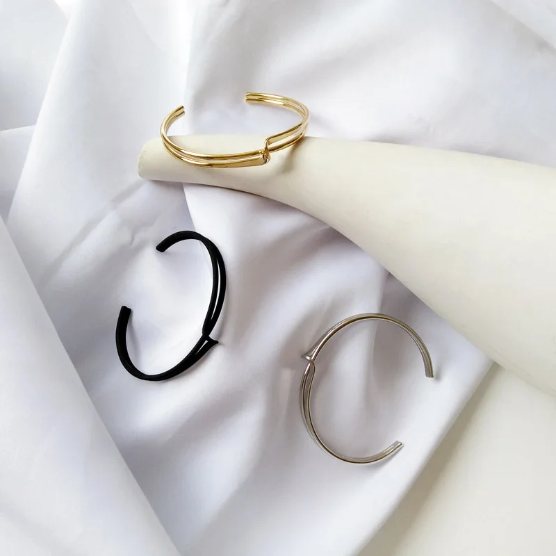 

Personality Wrist Bracelet Metallic Geometric Shape Street Bangles Simple Style Elegant