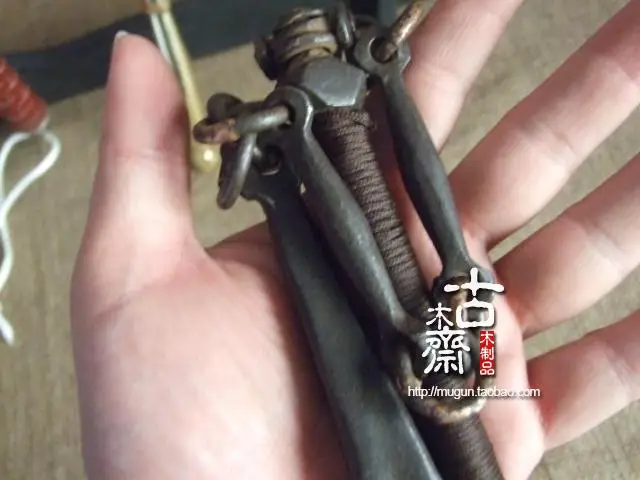 В династии Цин, четыре части древнего оружия, три хлыста, латунный хлыст, рукав хлыст, нержавеющая сталь хлыст, самообороны БПК