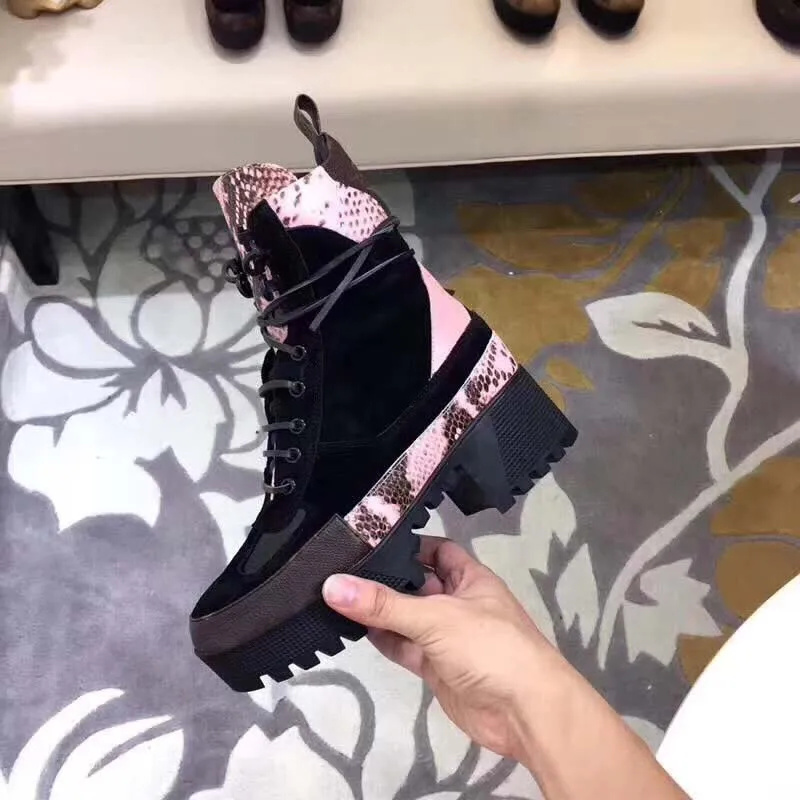 

Luxury high quality famous brand genuine leather girls shoes fashion sexy slugged bottom women boots high round Short boots