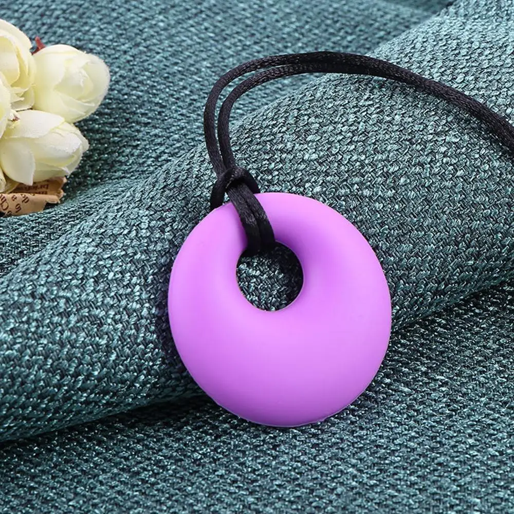 

Teeth Care Baby Chewy Necklace Teething Toy Cute Safety Mom Pendant Food Grade Silicone 4 Color Round Mothers Wearing Training