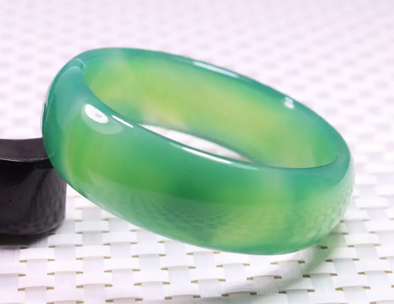 

FREE SHIPPING>>>@@ 67MM VERY FINE RARE NATURAL GREEN JADEITE JADE BRACELET BANGLE B401 NEW