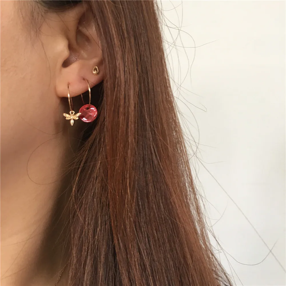 

LOVELY GOLD COLOR PLATING SMALL STUD BEE RED ROUND DISC CHARM EARRING SET FOR WOMEN
