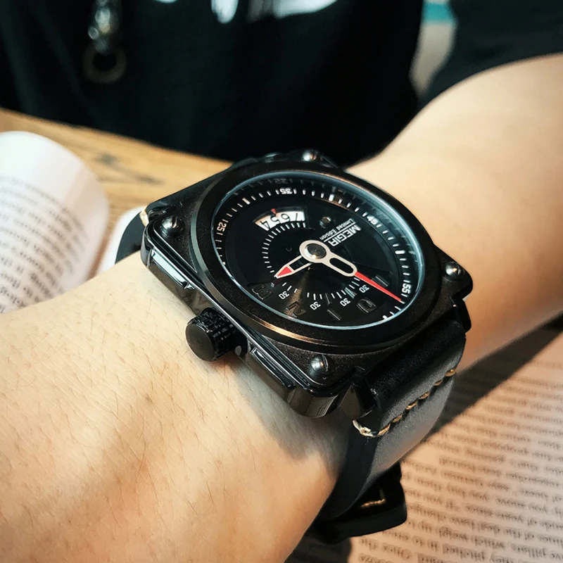 

MEGIR Men's Military Sports Watches Fashion Luxury Top Brand Quartz Wrist Watch Men Leather Strap Clock Male Relogio Masculino