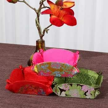 

Round Foldable Chinese knot Silk Brocade Box for Fruit Candy Wedding Party Storage Decoration Box Home Crafts Packaging Box